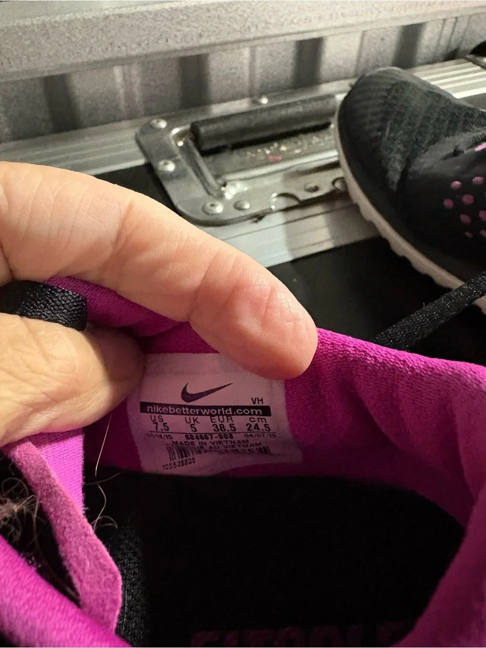 Nike Women's Black and Pink Training Sneakers